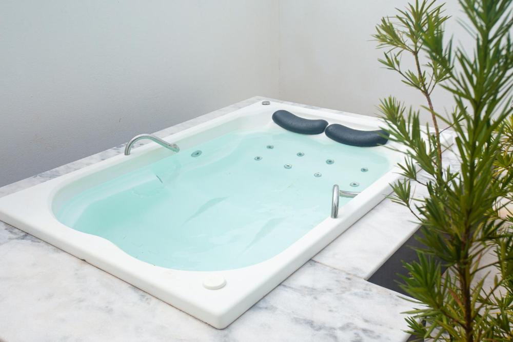 Chale Com Jacuzzi E Vista Para E Piscina Hotel Touros Exterior foto